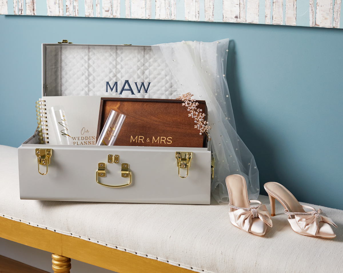 7 Unique Wedding Keepsake Ideas for the Modern Couple! | Memorize Trunks