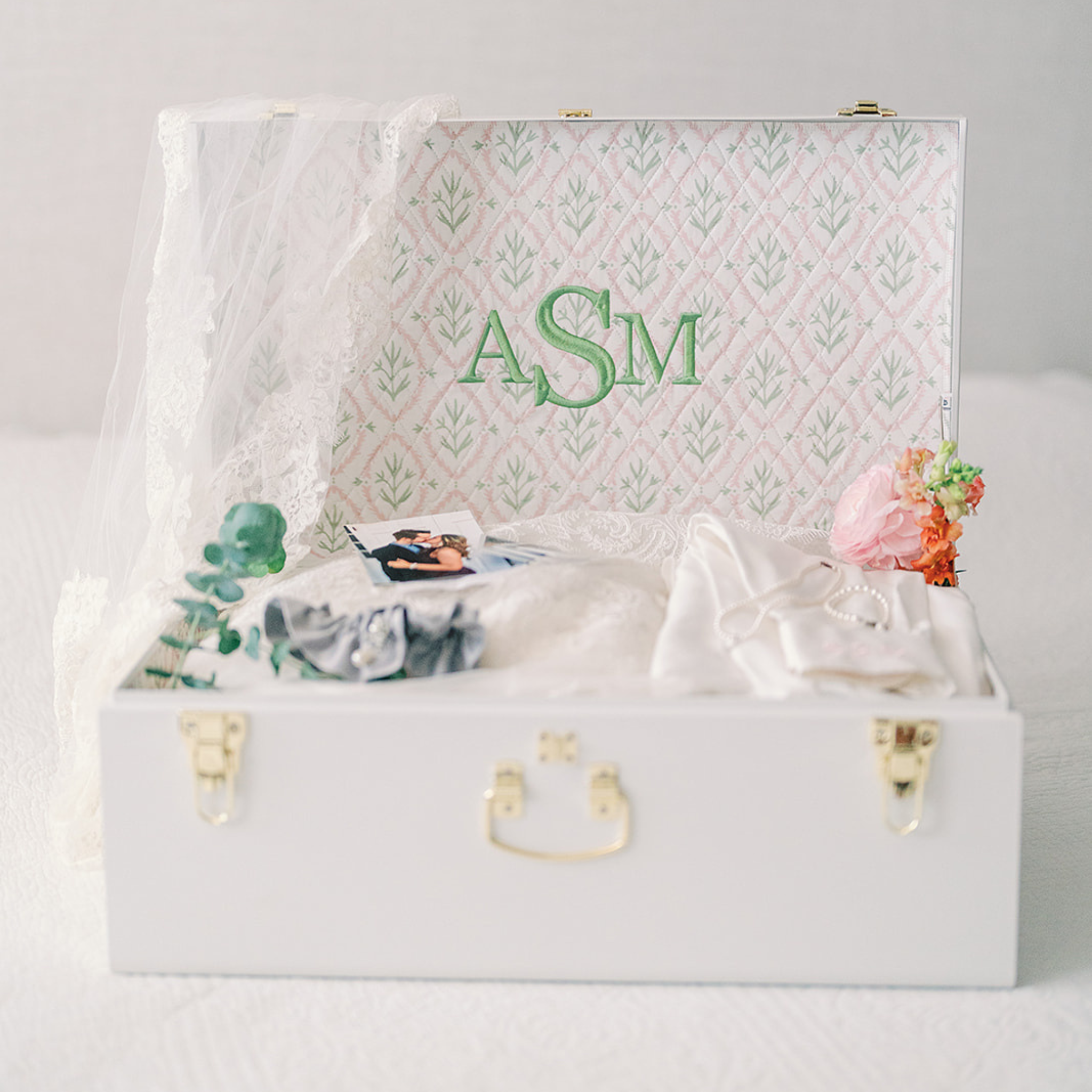 bridal/wedding trunks