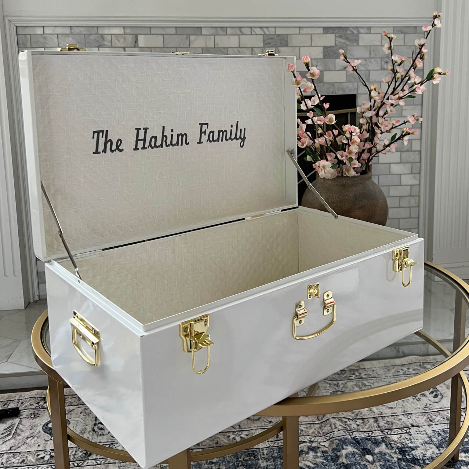 //memorizeyourlife.com/cdn/shop/files/family_time_capsule_c72ff23d-c9d6-4d83-8668-766606c280dc.jpg?v=1754017458