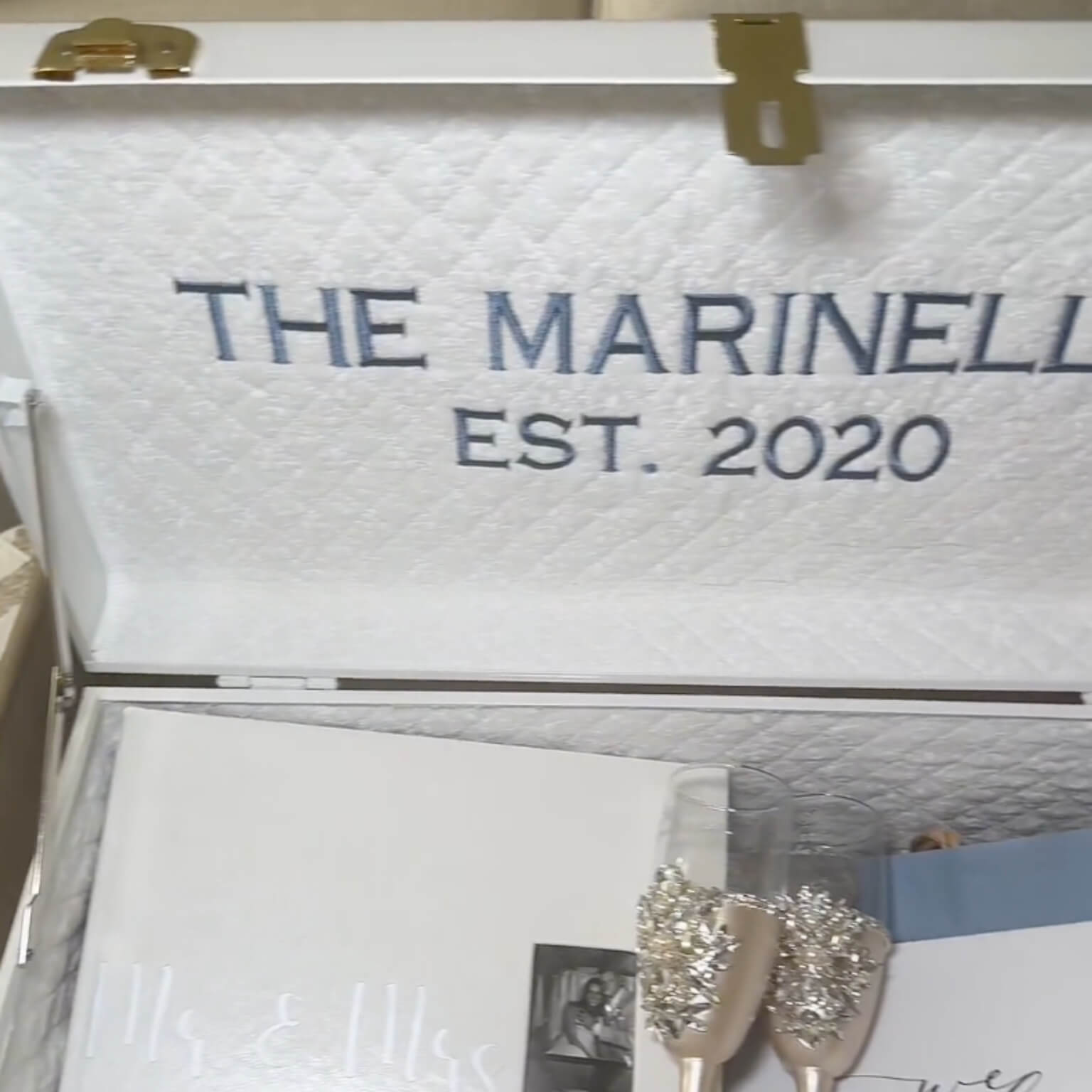 //memorizeyourlife.com/cdn/shop/files/wedding_keepsakes_452dc2a0-9e9b-4575-b558-ff8bf3b16537.jpg?v=1753843018